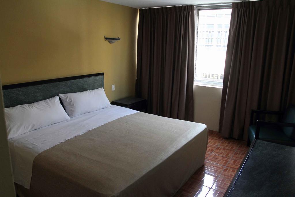 Hotel Universo Guadalajara Quarto foto