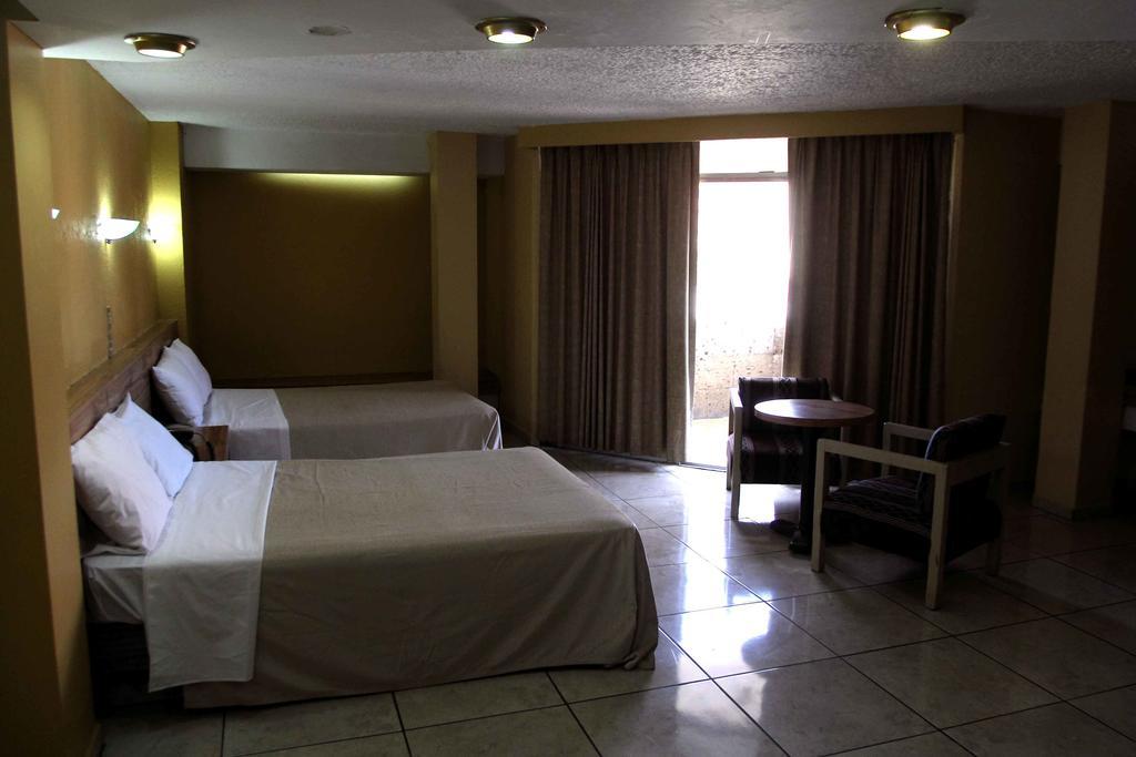 Hotel Universo Guadalajara Quarto foto